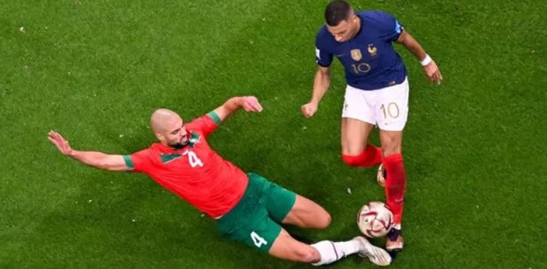 فيورنتينا تفتح الباب أمام انتقال سفيان أمرابط إلى مانشستر يونايتد